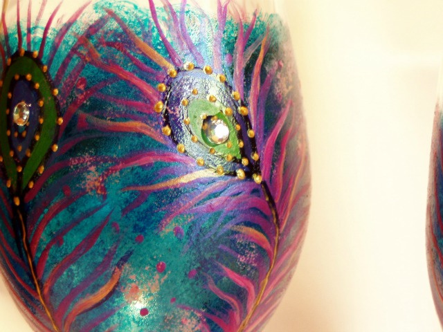 PEACOCK FEATHER WINE GLASS – www.thepaintedflower